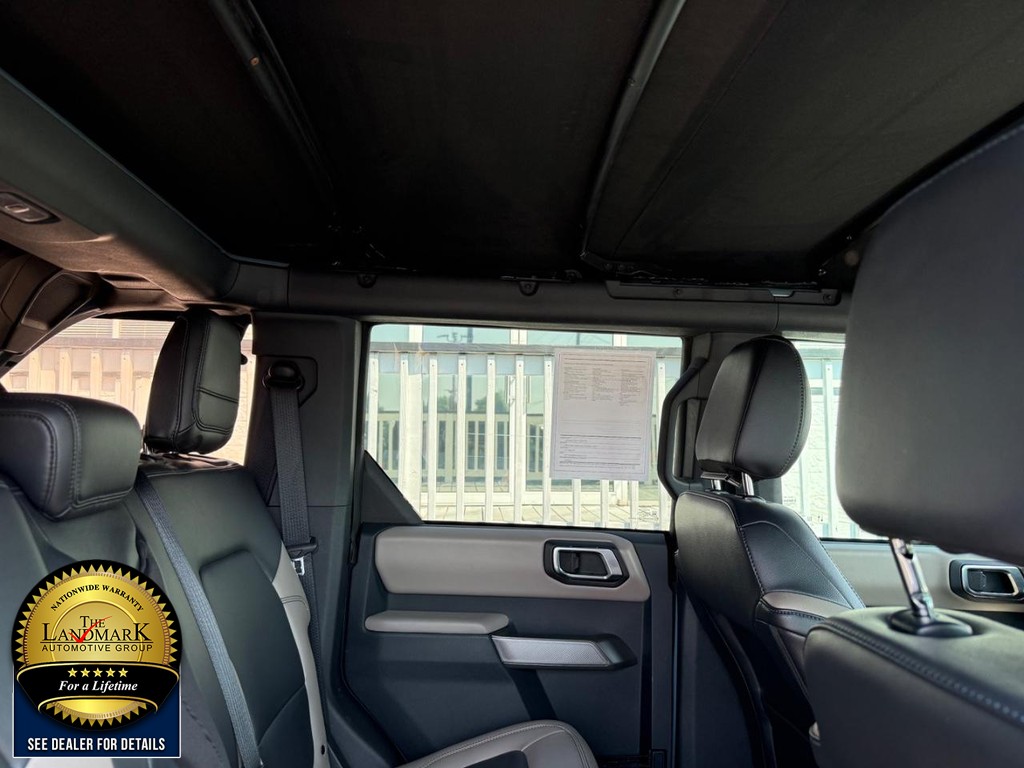Ford Bronco Vehicle Full-screen Gallery Image 16