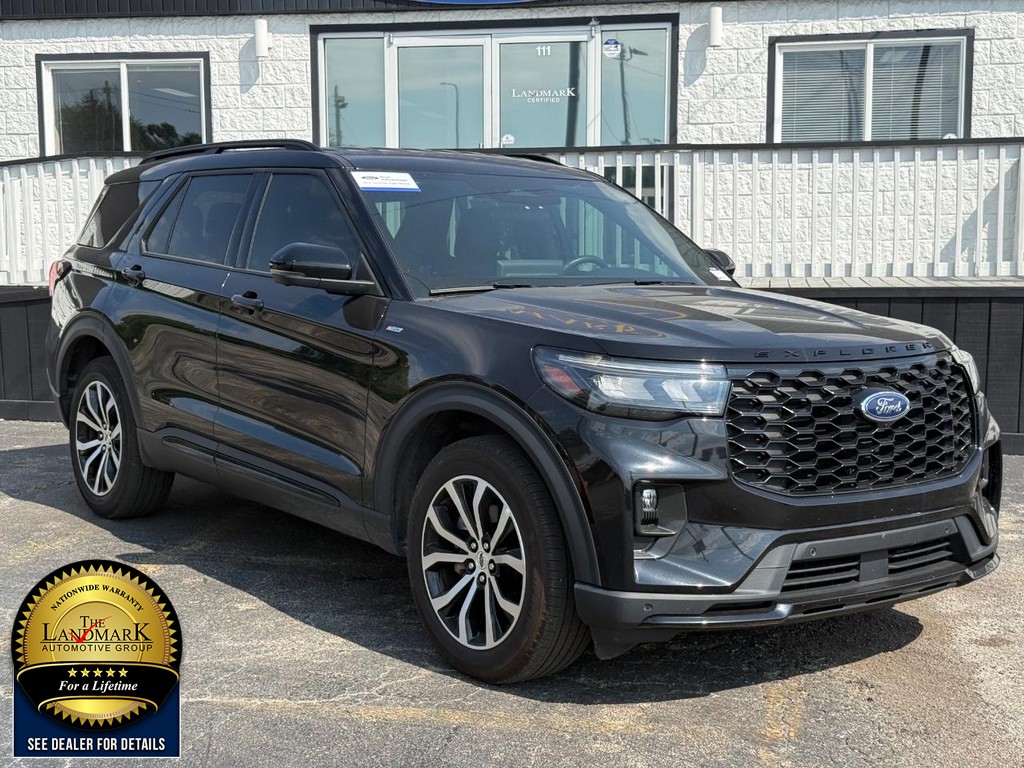 Ford Explorer Vehicle Full-screen Gallery Image 3