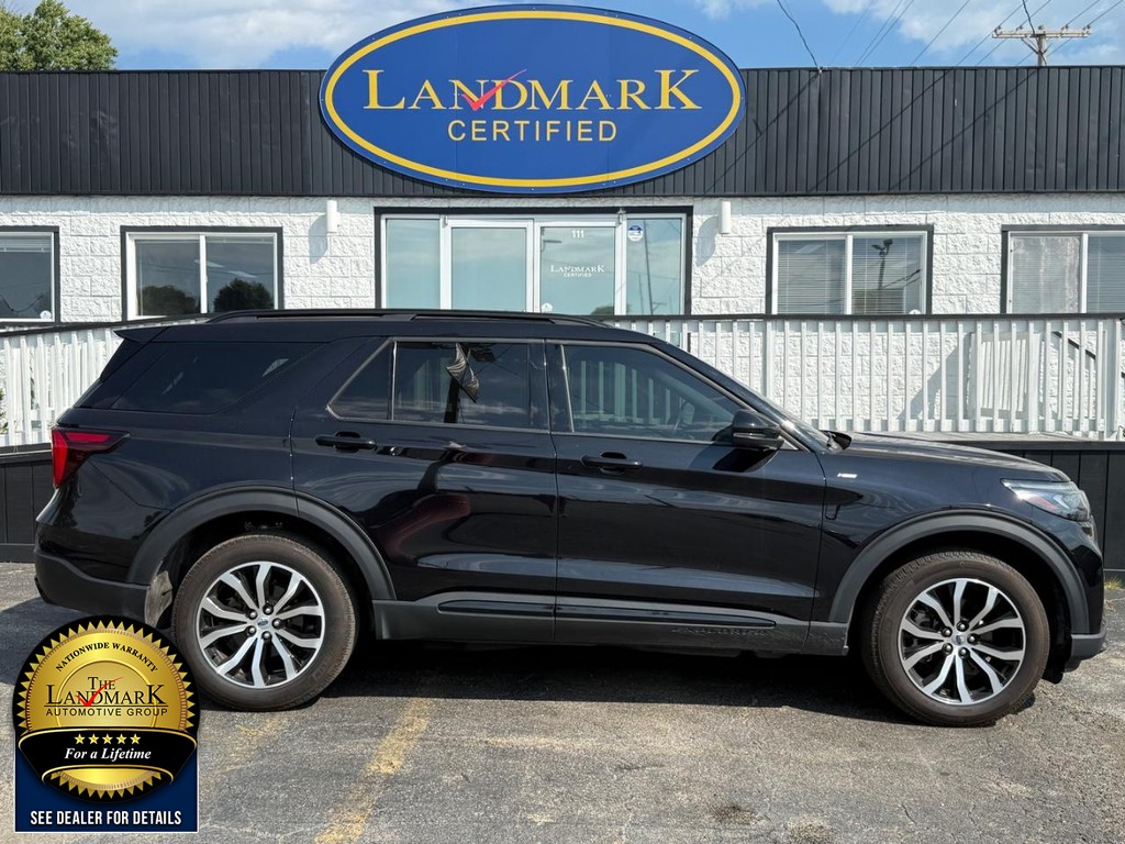Ford Explorer Vehicle Full-screen Gallery Image 4