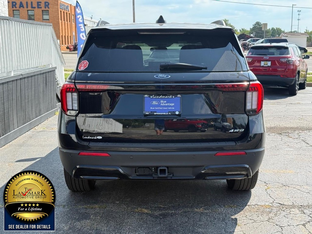 Ford Explorer Vehicle Full-screen Gallery Image 6