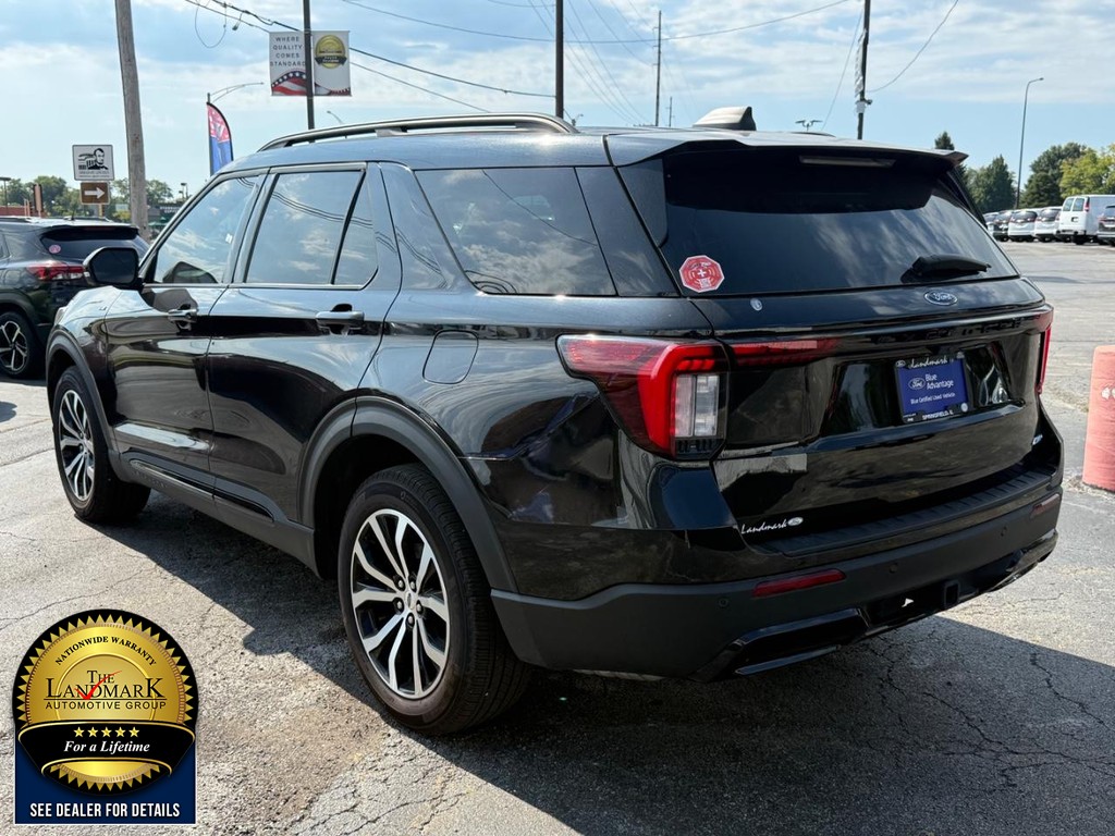 Ford Explorer Vehicle Full-screen Gallery Image 7