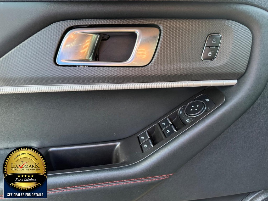 Ford Explorer Vehicle Full-screen Gallery Image 8