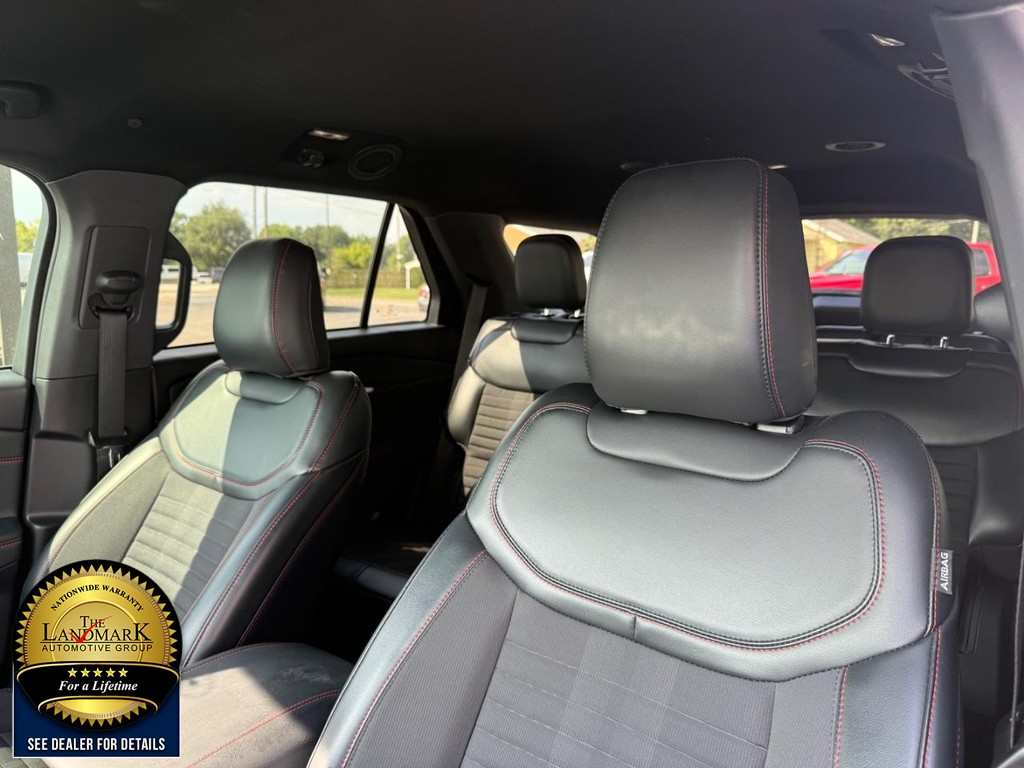 Ford Explorer Vehicle Full-screen Gallery Image 9