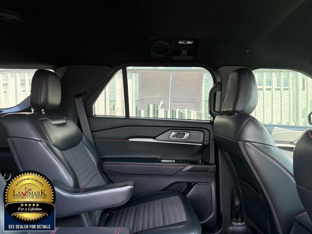 Ford Explorer Vehicle Full-screen Gallery Image 16
