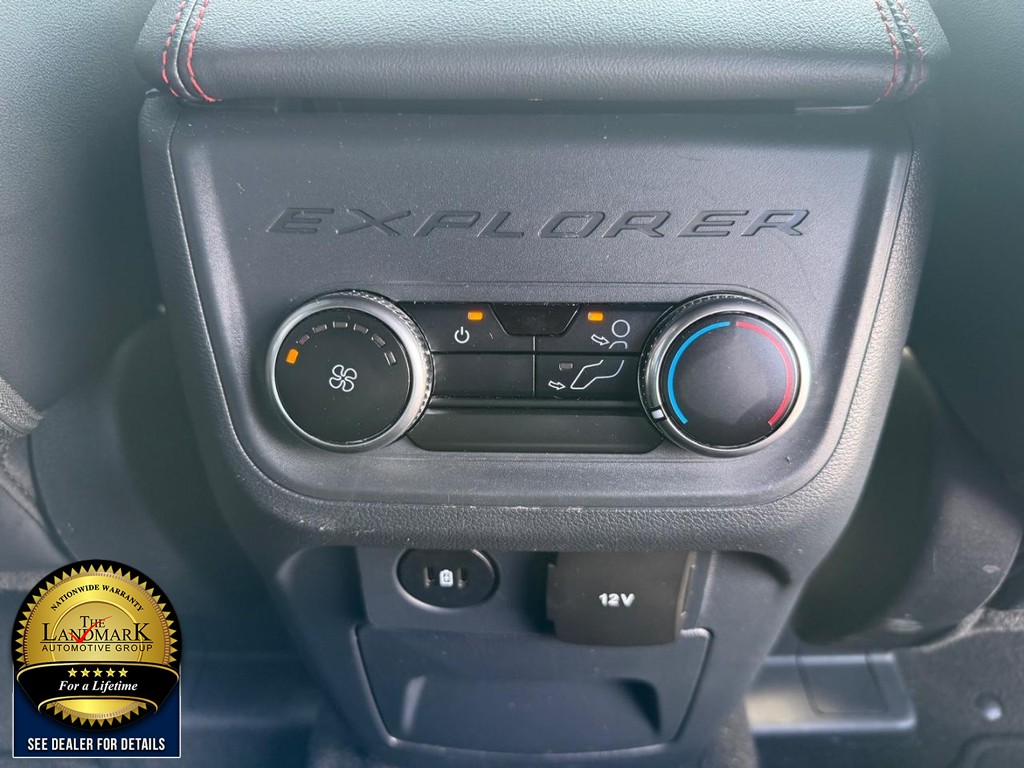 Ford Explorer Vehicle Full-screen Gallery Image 17