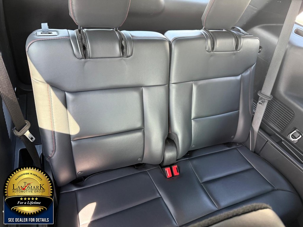 Ford Explorer Vehicle Full-screen Gallery Image 18