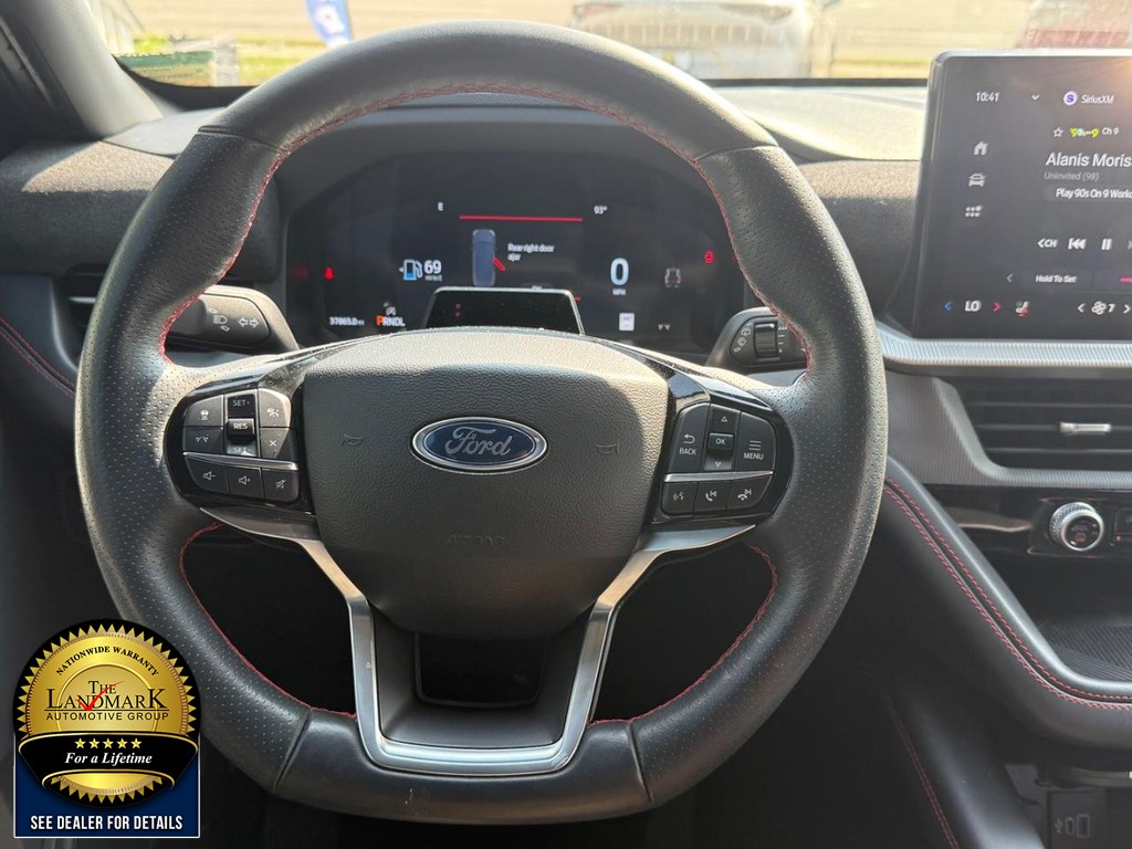 Ford Explorer Vehicle Full-screen Gallery Image 20