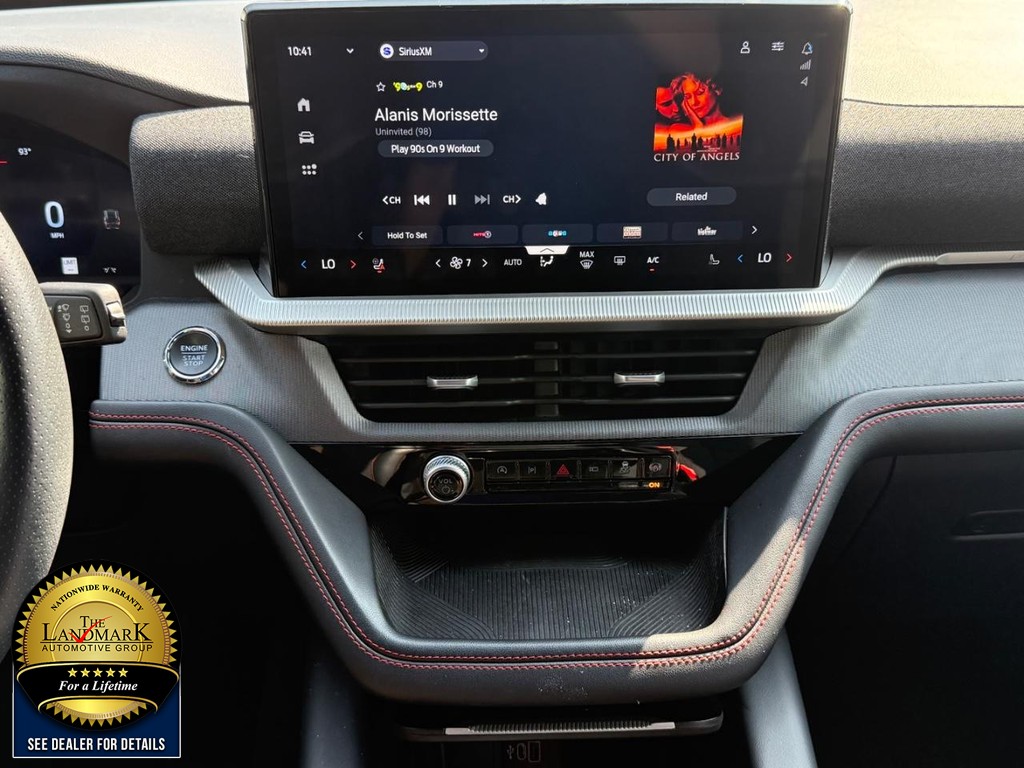 Ford Explorer Vehicle Full-screen Gallery Image 21