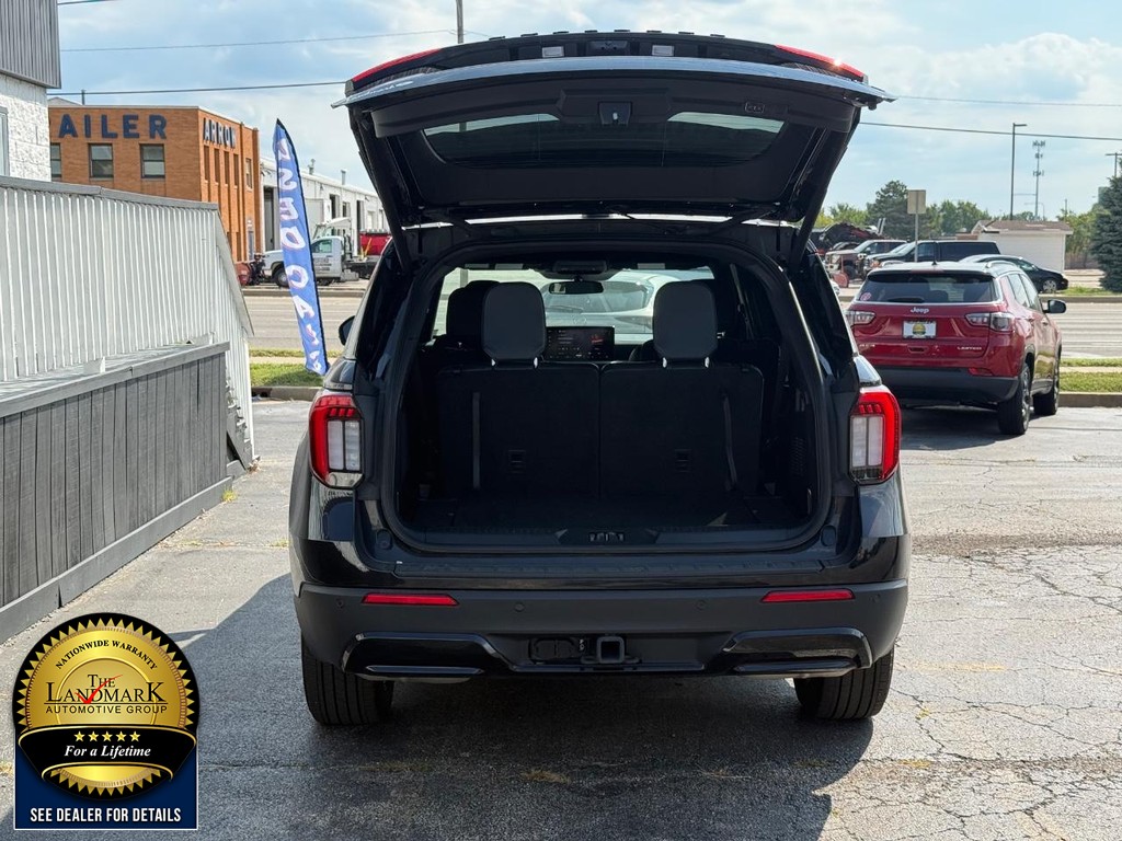 Ford Explorer Vehicle Full-screen Gallery Image 22