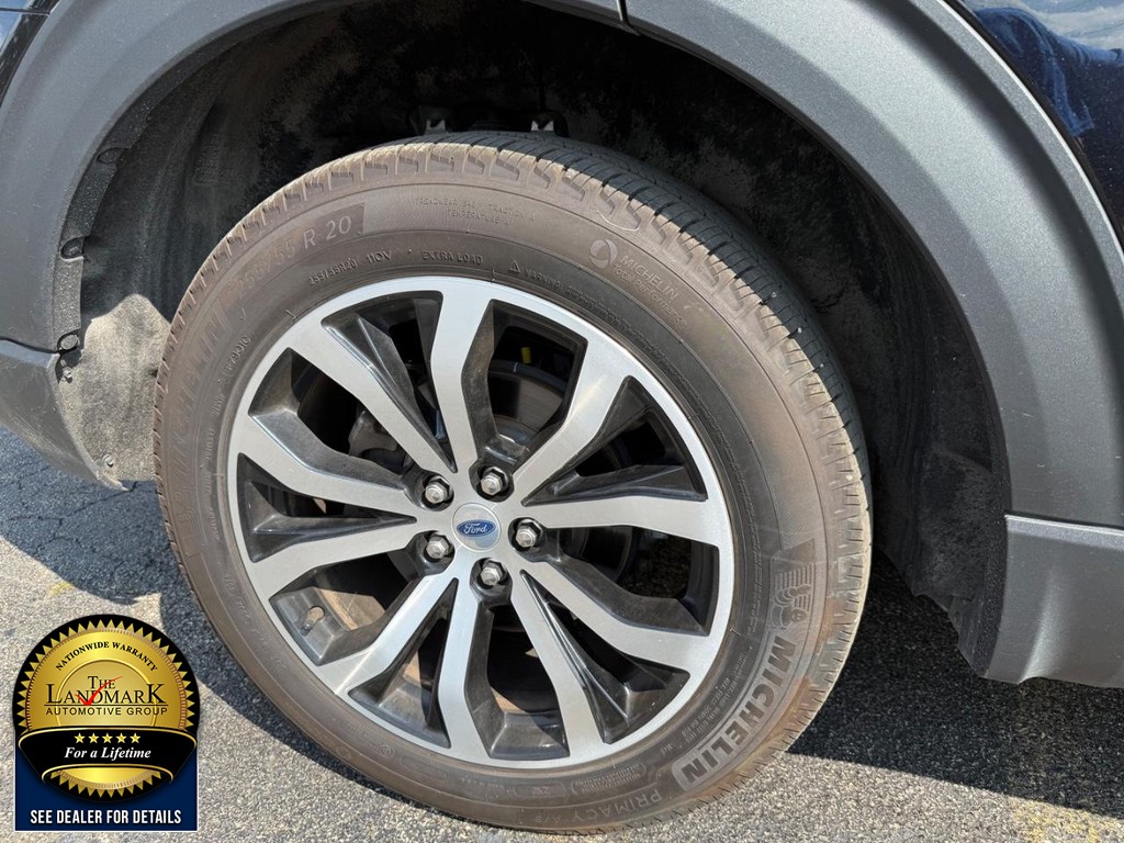Ford Explorer Vehicle Full-screen Gallery Image 23