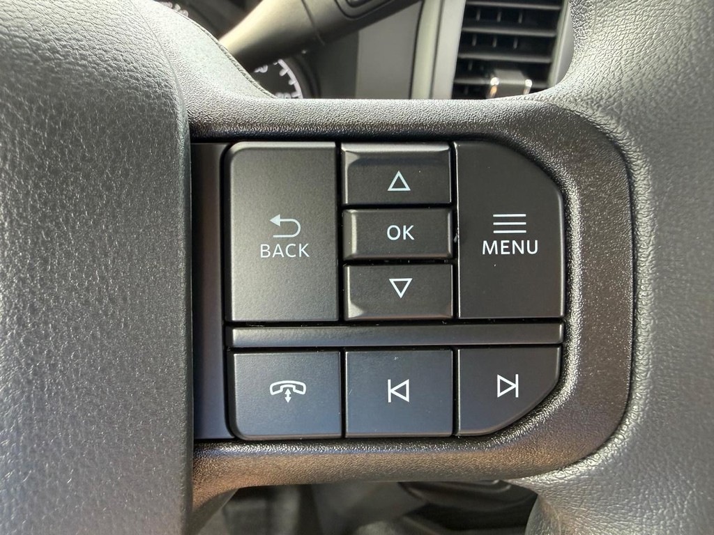Ford Super Duty F-450 DRW Vehicle Full-screen Gallery Image 11