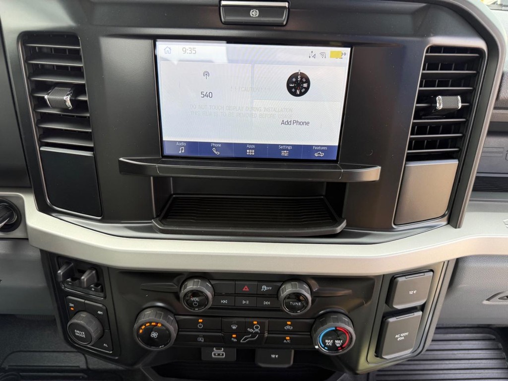 Ford Super Duty F-450 DRW Vehicle Full-screen Gallery Image 13