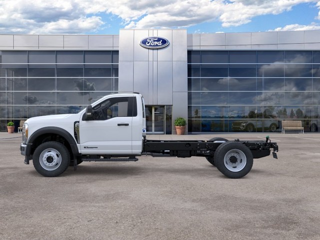 Ford F-450SD Vehicle Full-screen Gallery Image 3