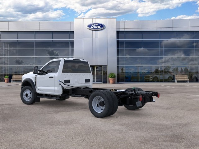 Ford F-450SD Vehicle Full-screen Gallery Image 4