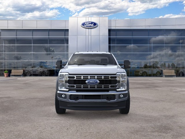 Ford F-450SD Vehicle Full-screen Gallery Image 6
