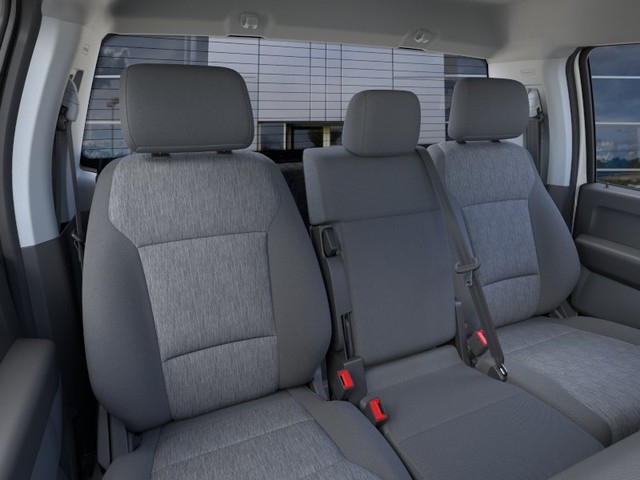 Ford F-450SD Vehicle Full-screen Gallery Image 10