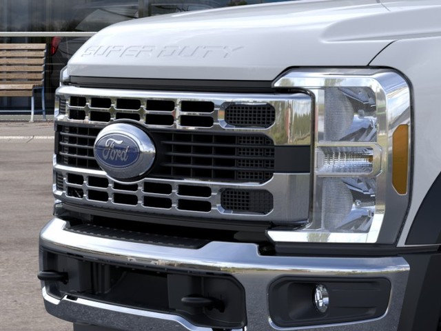 Ford F-450SD Vehicle Full-screen Gallery Image 17