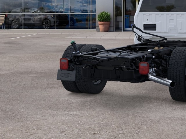 Ford F-450SD Vehicle Full-screen Gallery Image 21