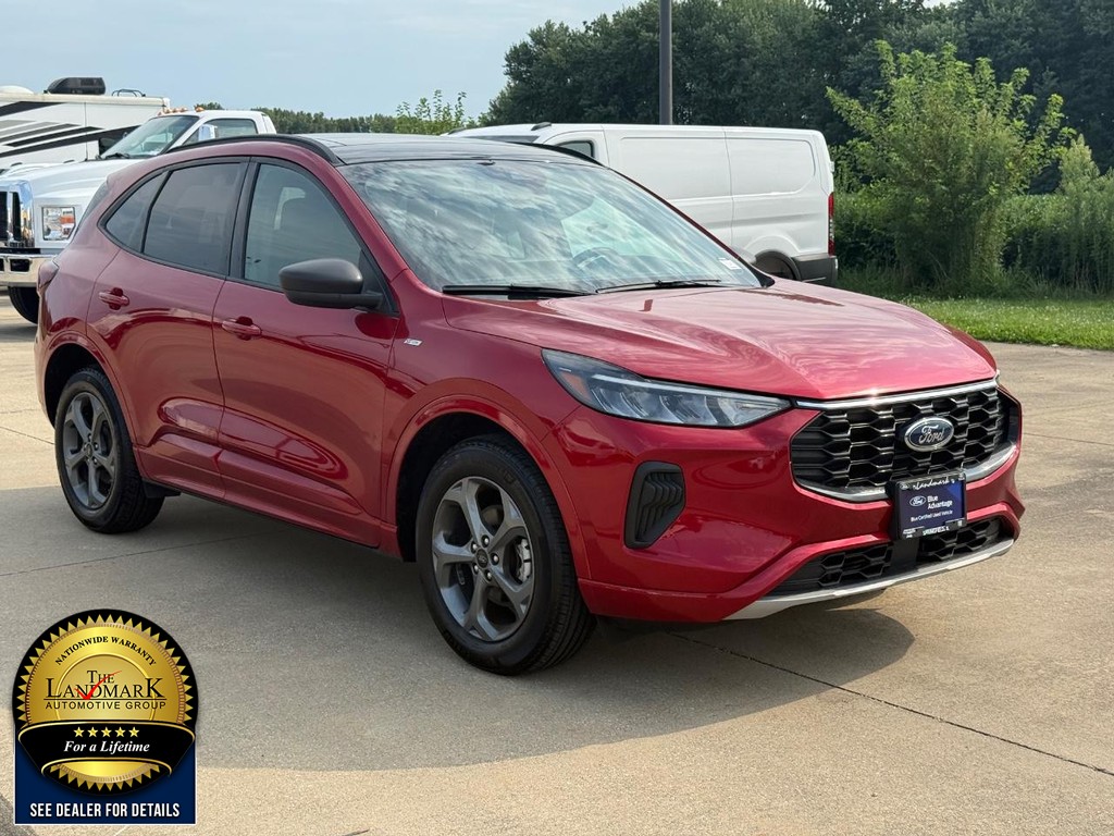 Ford Escape Vehicle Full-screen Gallery Image 3