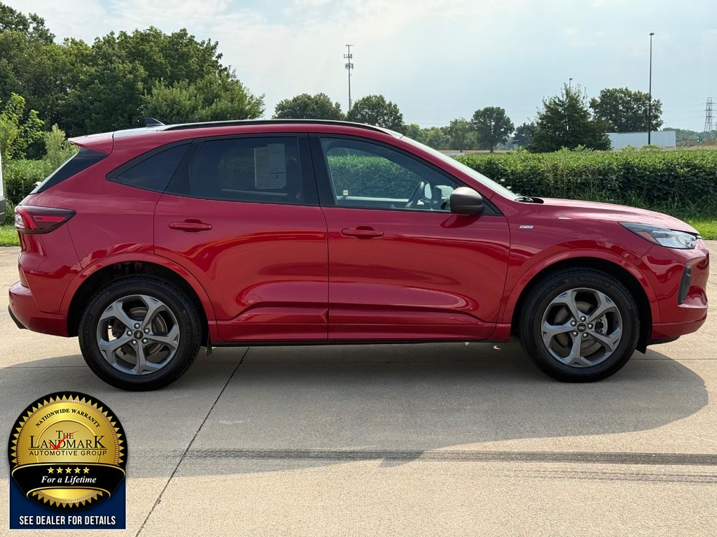 Ford Escape Vehicle Full-screen Gallery Image 4