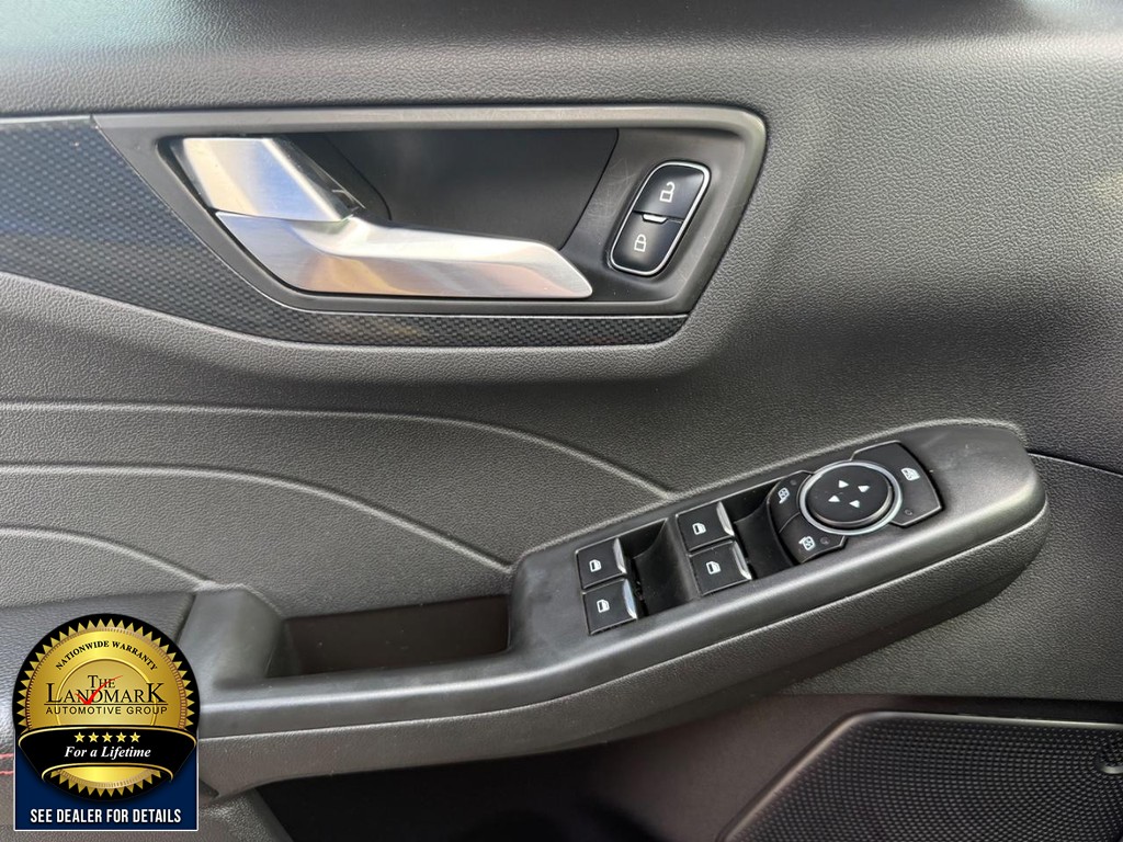 Ford Escape Vehicle Full-screen Gallery Image 8