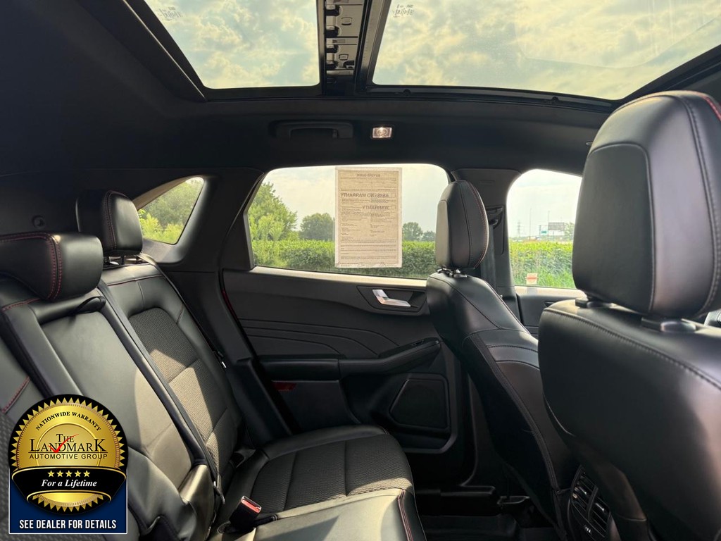 Ford Escape Vehicle Full-screen Gallery Image 17