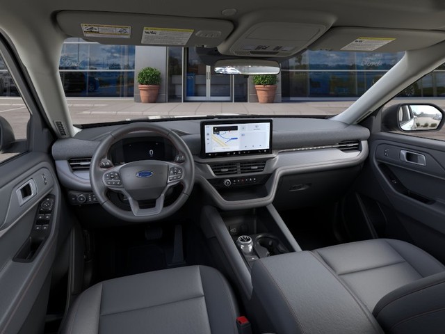 Ford Explorer Vehicle Full-screen Gallery Image 9