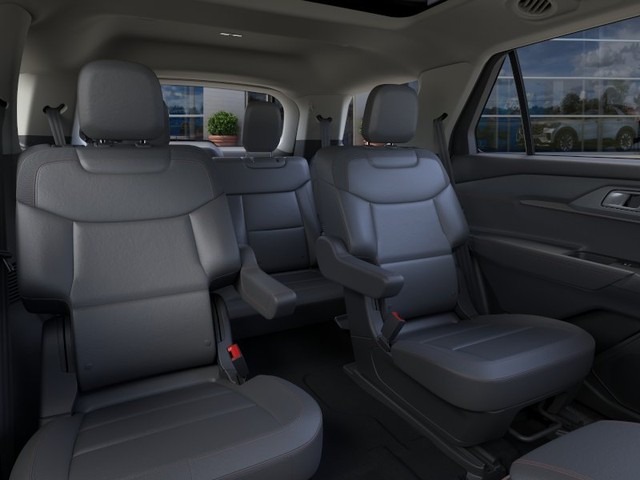 Ford Explorer Vehicle Full-screen Gallery Image 11