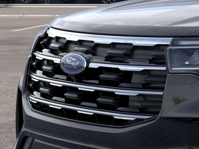 Ford Explorer Vehicle Full-screen Gallery Image 17