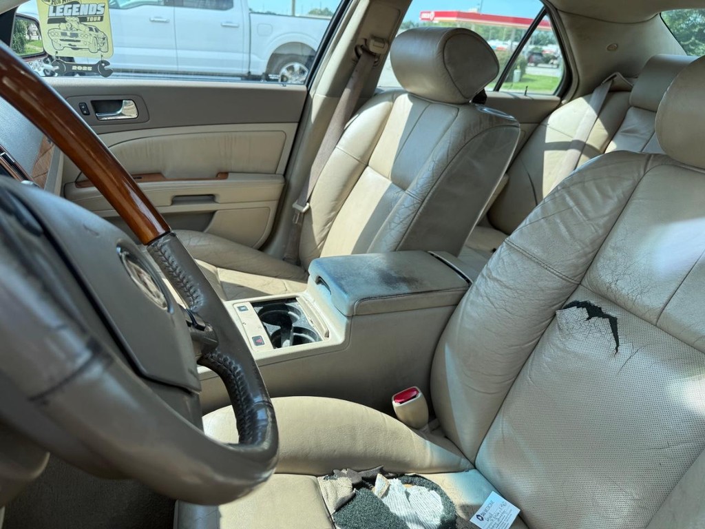 Cadillac STS Vehicle Full-screen Gallery Image 04