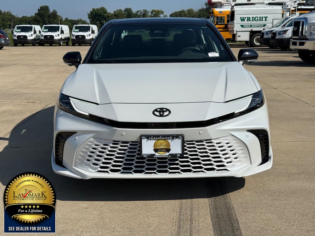 Toyota Camry Vehicle Full-screen Gallery Image 2