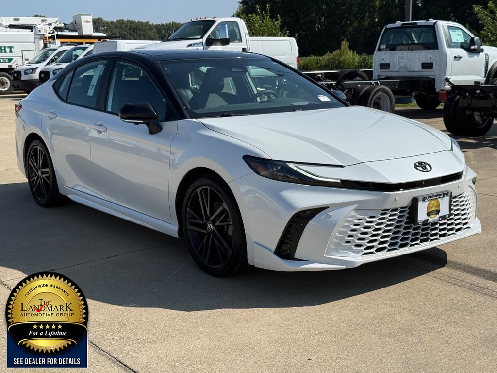 Toyota Camry Vehicle Full-screen Gallery Image 3