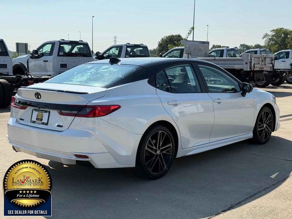 Toyota Camry Vehicle Full-screen Gallery Image 5