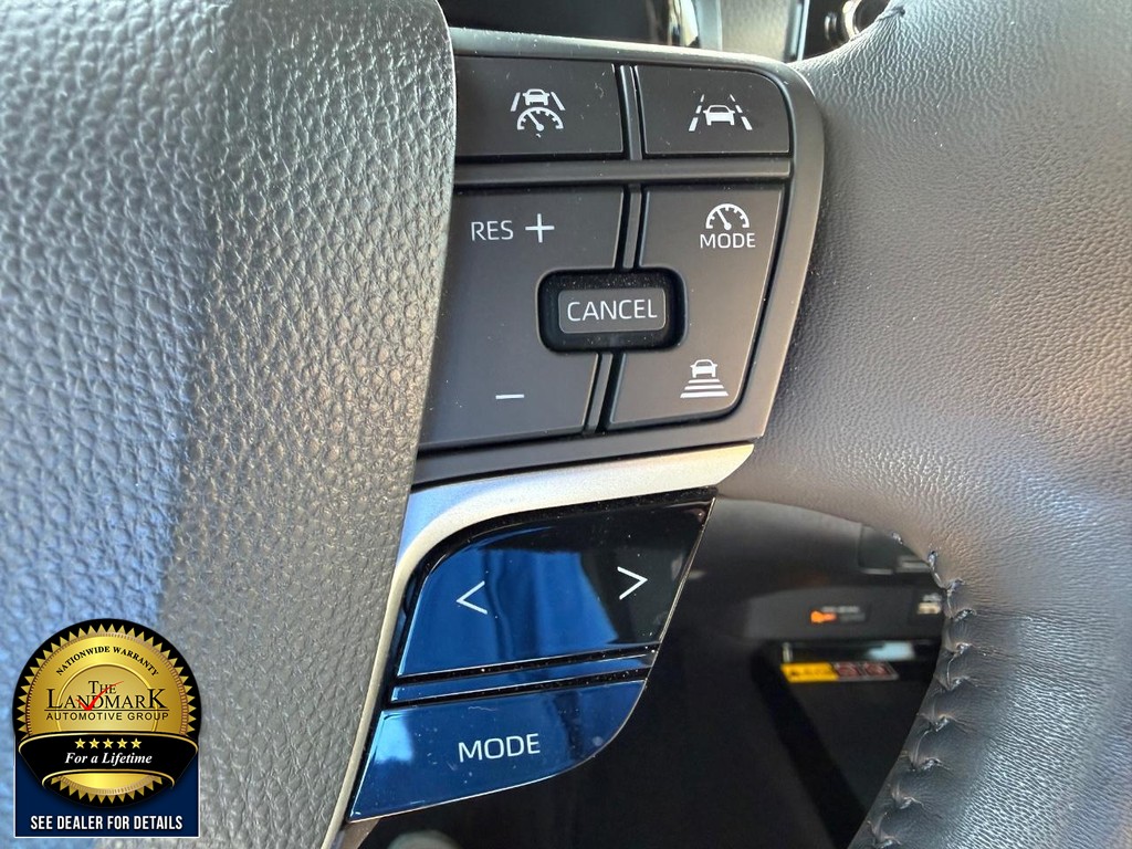 Toyota Camry Vehicle Full-screen Gallery Image 11