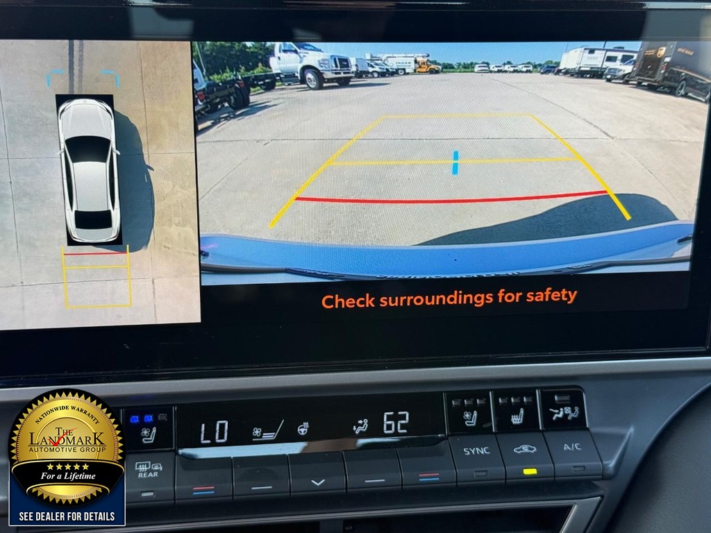 Toyota Camry Vehicle Full-screen Gallery Image 13