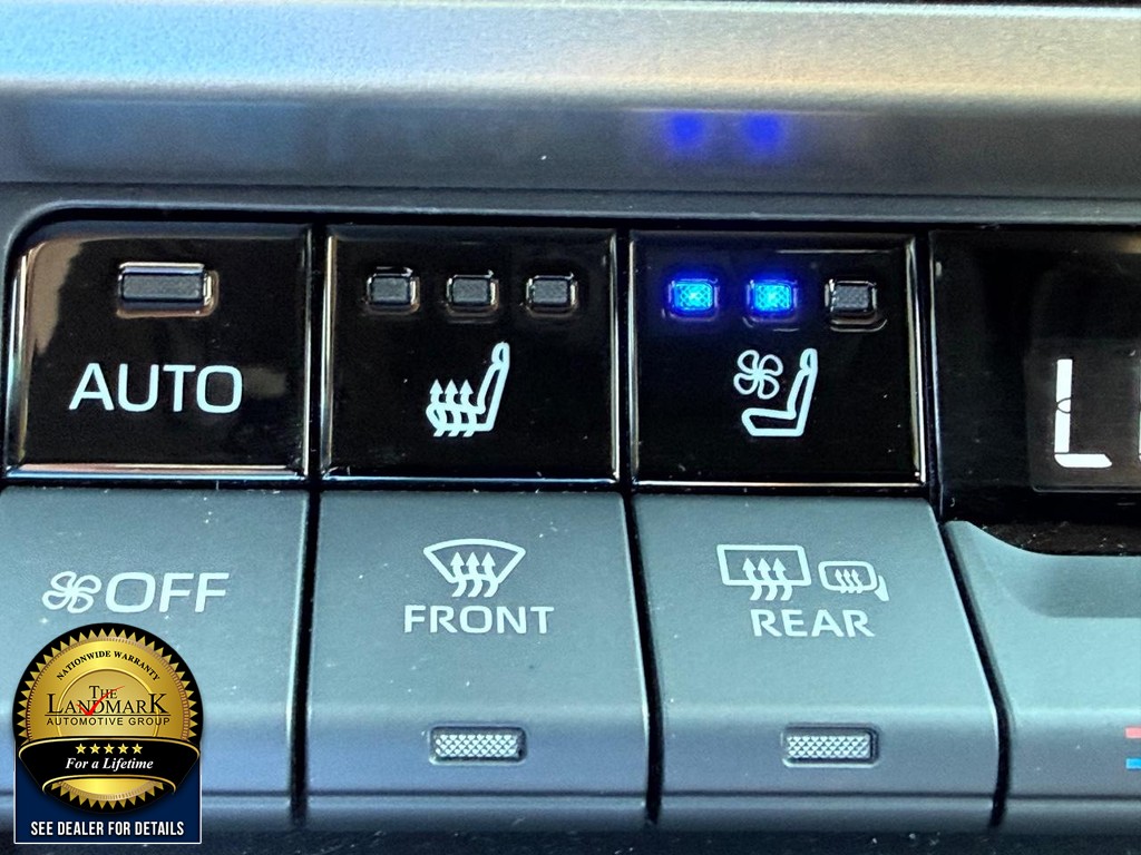Toyota Camry Vehicle Full-screen Gallery Image 14