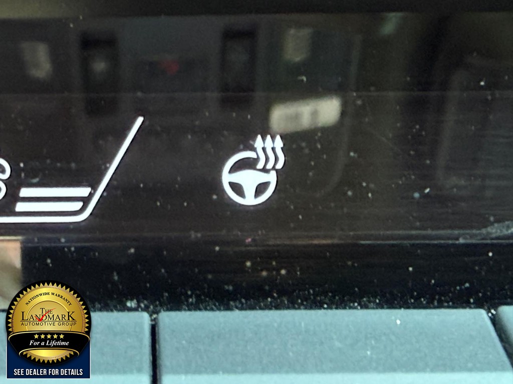 Toyota Camry Vehicle Full-screen Gallery Image 15