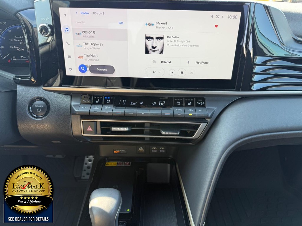 Toyota Camry Vehicle Full-screen Gallery Image 19