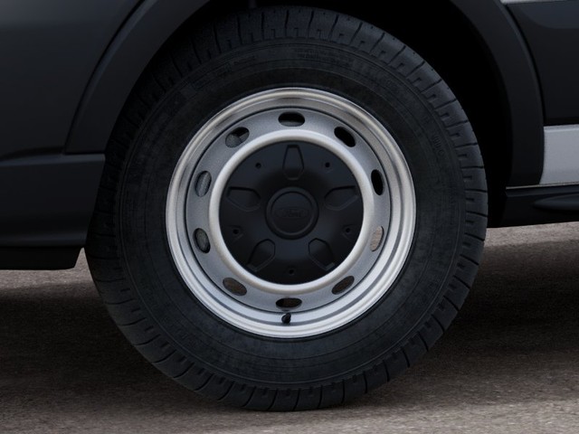 Ford Transit-150 Vehicle Full-screen Gallery Image 19