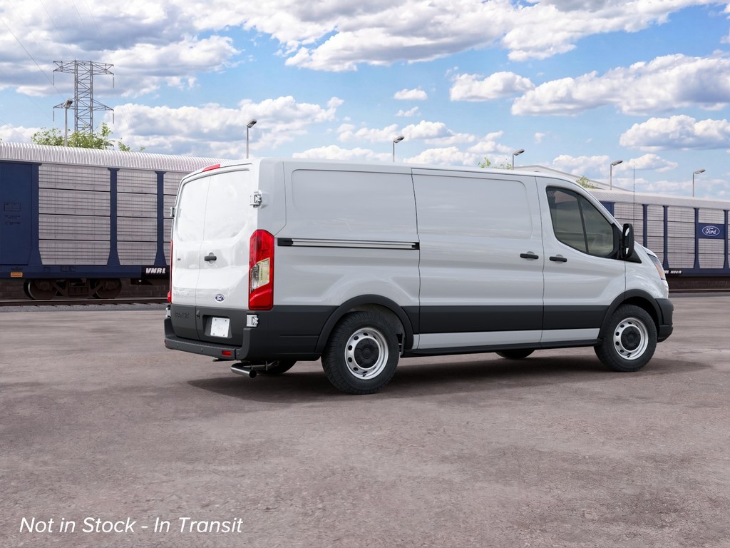 Ford Transit-150 Vehicle Full-screen Gallery Image 6