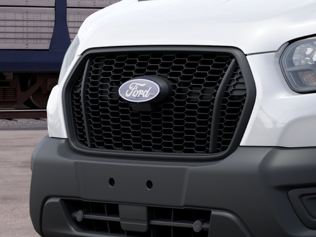 Ford Transit-150 Vehicle Full-screen Gallery Image 17
