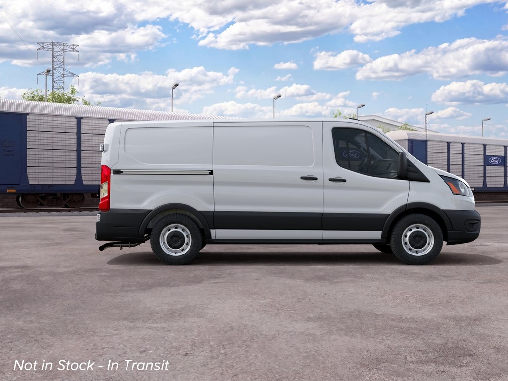 Ford Transit-150 Vehicle Full-screen Gallery Image 5