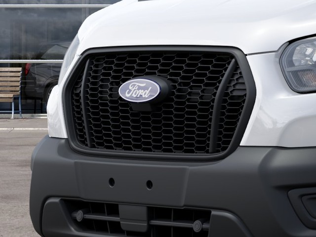 Ford Transit-150 Vehicle Full-screen Gallery Image 17