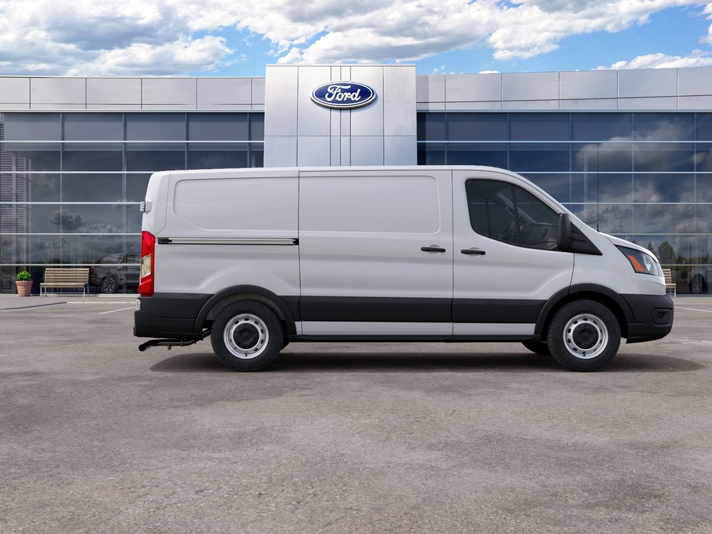 Ford Transit-150 Vehicle Full-screen Gallery Image 5