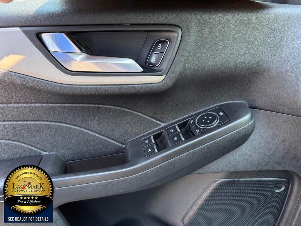 Ford Escape Vehicle Full-screen Gallery Image 8