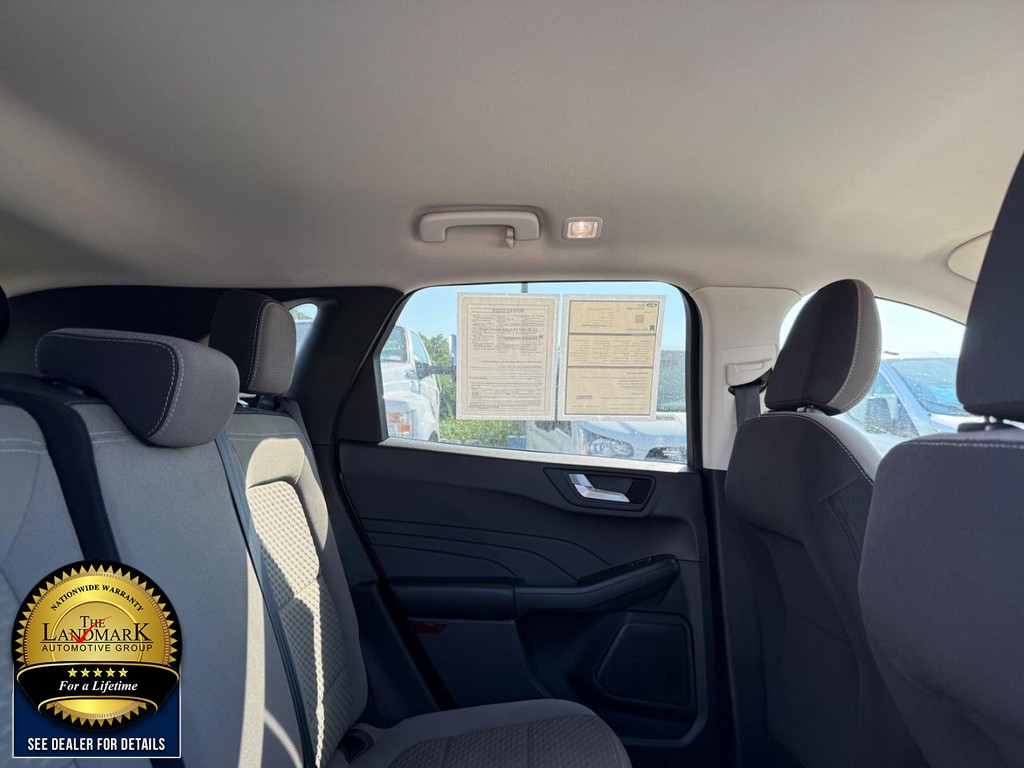 Ford Escape Vehicle Full-screen Gallery Image 14