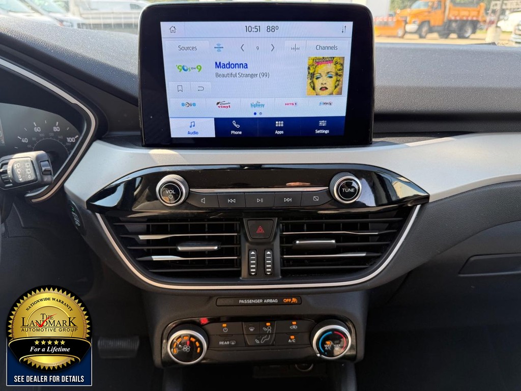 Ford Escape Vehicle Full-screen Gallery Image 17