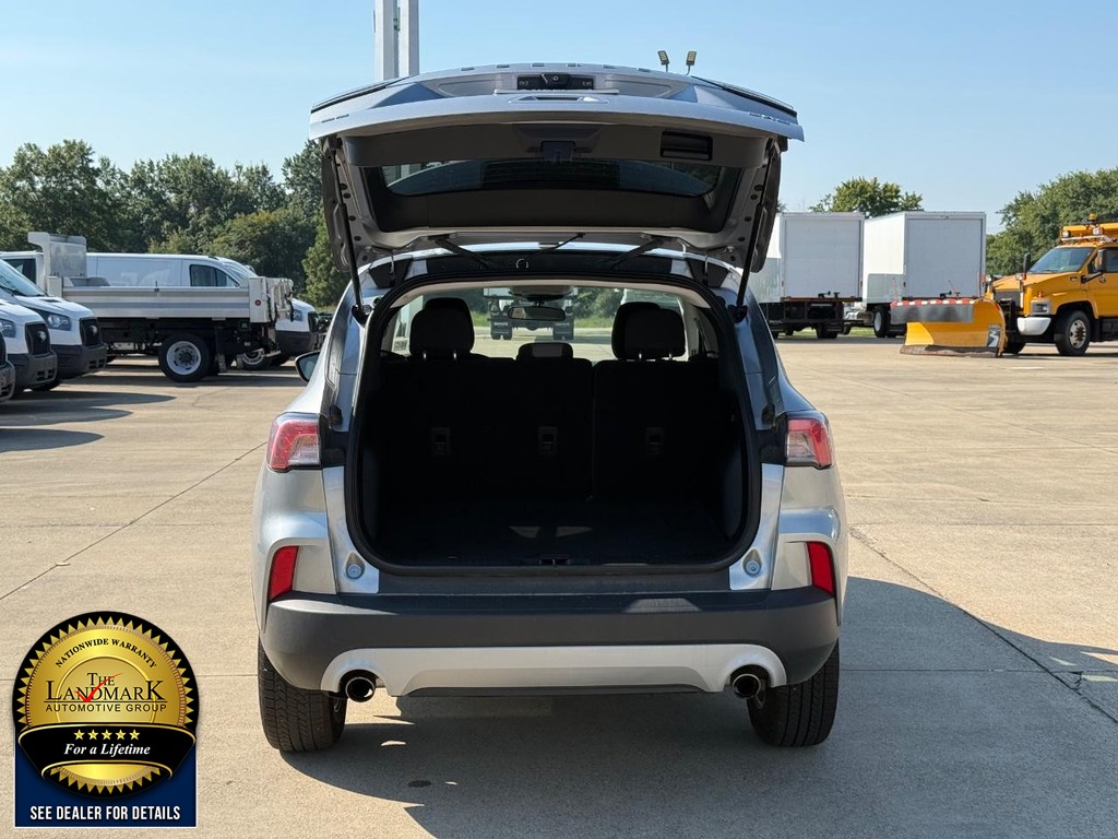 Ford Escape Vehicle Full-screen Gallery Image 18