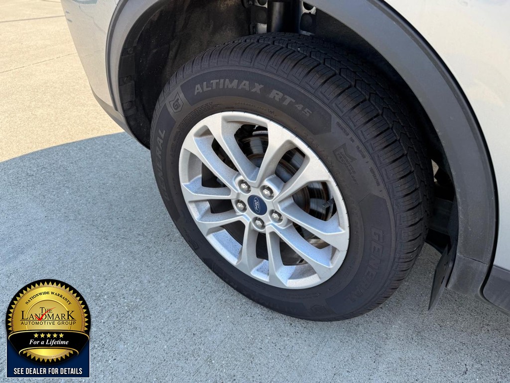 Ford Escape Vehicle Full-screen Gallery Image 19
