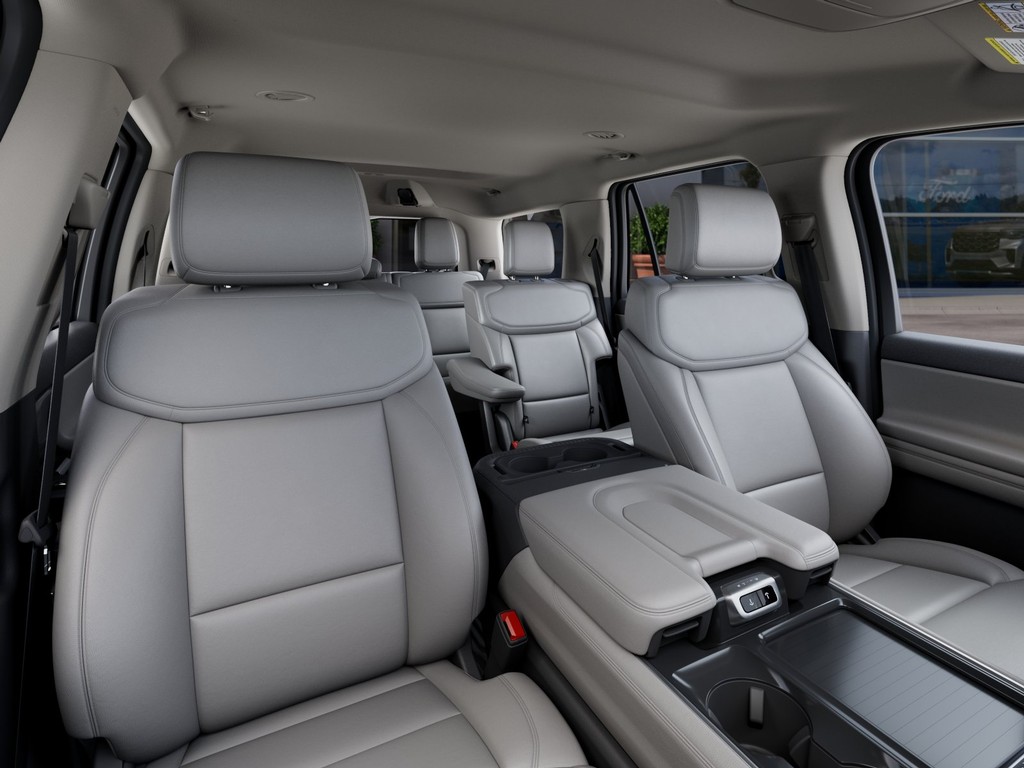 Ford Expedition Vehicle Full-screen Gallery Image 10